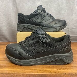 New Balance Men's Black Sneakers